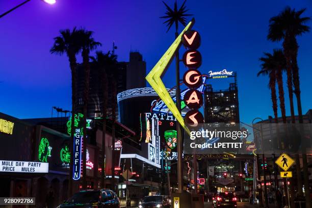 fremont street - fremont street las vegas stock-fotos und bilder