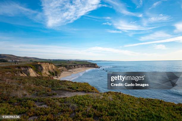 half moon bay - half moon position stock pictures, royalty-free photos & images