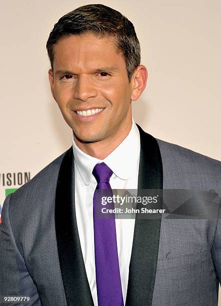 Personality Rodner Figueroa attends the 10th Annual Latin GRAMMY Awards held at the Mandalay Bay Events Center on November 5, 2009 in Las Vegas,...