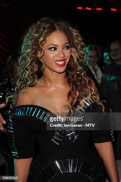 Beyonce poses in the Glamour Pit at the 2009 MTV Europe Music Awards held at the O2 Arena on November 5, 2009 in Berlin, Germany.