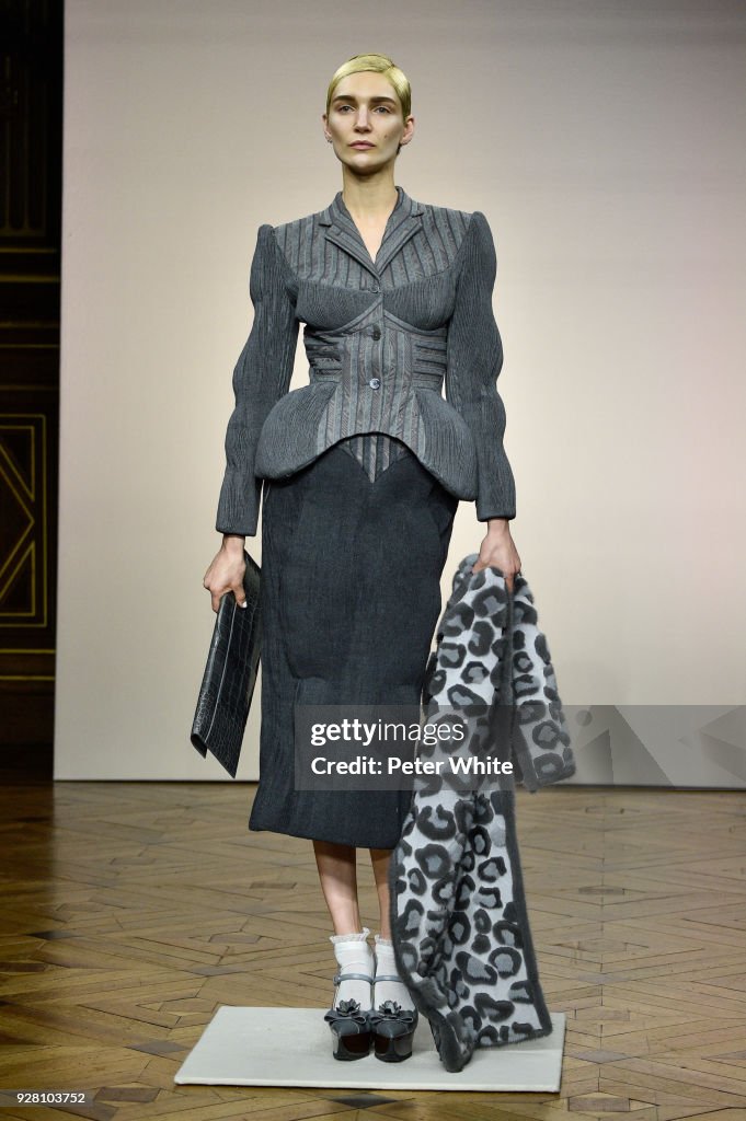 Thom Browne : Runway - Paris Fashion Week Womenswear Fall/Winter 2018/2019