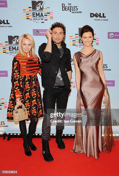 Singer Dima Bilan and guests arrive for the 2009 MTV Europe Music Awards held at the O2 Arena on November 5, 2009 in Berlin, Germany.