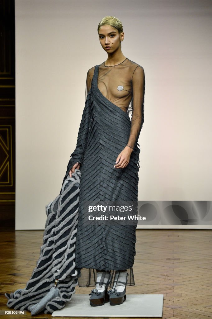 Thom Browne : Runway - Paris Fashion Week Womenswear Fall/Winter 2018/2019