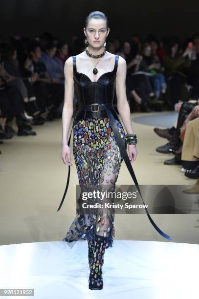 Felice Noordhoff walks the runway during the Alexander McQueen show as part of Paris Fashion Week Womenswear Fall/Winter 2018/2019 on March 5, 2018...