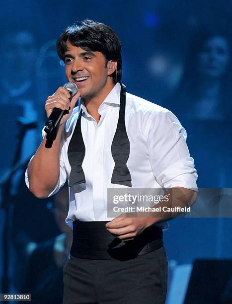 Singer Luis Fonsi performs onstage at the 10th Annual Latin GRAMMY Awards held at the Mandalay Bay Events Center on November 5, 2009 in Las Vegas,...