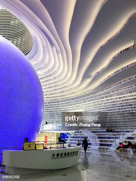 With a huge spherical multi-function hall and circle steps to the ceiling, Tianjin Binhai new area library is now a popular topic on social media and...