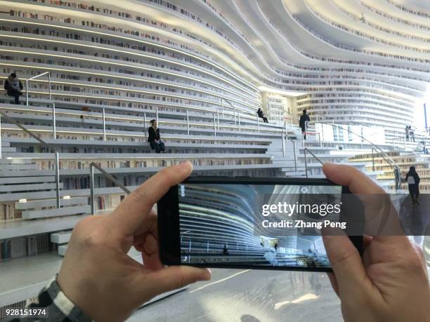 With a huge spherical multi-function hall and circle steps to the ceiling, Tianjin Binhai new area library is now a popular topic on social media and...