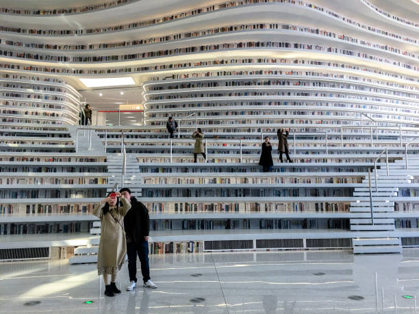 With a huge spherical multi-function hall and circle steps to the ceiling, Tianjin Binhai new area library is now a popular topic on social media and...