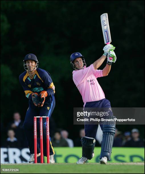 Ed Smith batting for Middlesex during the Twenty20 Cup match between Middlesex and Hampshire at Southgate, London, 25th June 2007. The wicketkeeper...