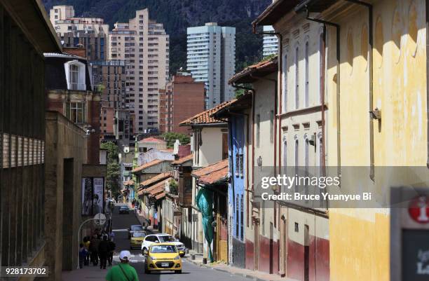 la candelaria street - bogota stockfoto's en -beelden