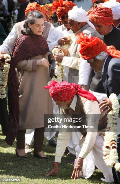 Farmers from outer Delhi led by their MP Sajjan Kumar, MLAs and other leaders met congress chairperson Sonia Gandhi to show their gratitude as Govt....