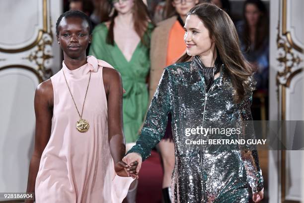 Models present creations for Paul & Joe during the 2018/2019 fall/winter collection fashion show on March 6, 2018 in Paris. / AFP PHOTO / BERTRAND...