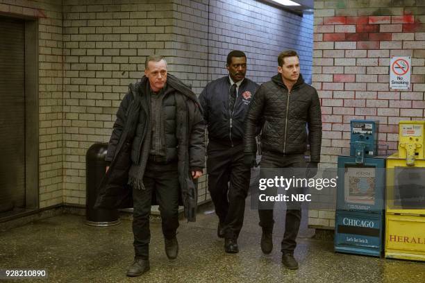 Hiding Not Seeking" Episode 613 -- Pictured: Jason Beghe as Hank Voight, Eamonn Walker as Wallace Boden, Jesse Lee Soffer as Jay Halstead --