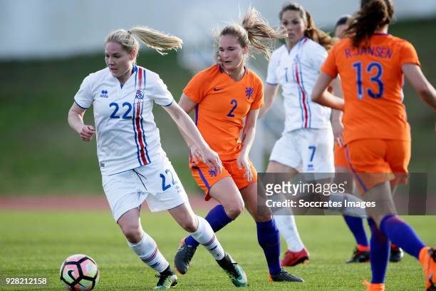 Rakel Honnudottir of Iceland Women, Desiree van Lunteren of Holland Women during the Algarve Cup Women match between Iceland v Holland at the Estádio...