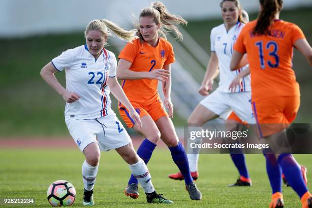 Rakel Honnudottir of Iceland Women, Desiree van Lunteren of Holland Women during the Algarve Cup Women match between Iceland v Holland at the Estádio...