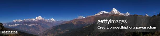 panoramic view of annapurna range. - annapurna south 個照片及圖片檔