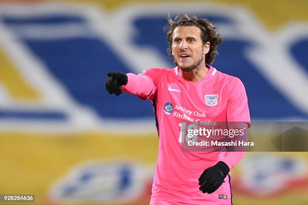 Diego Forlan Ripped 1,775 Diego Forlan Photos Stock Photos, High-Res Pictures, and Images ...