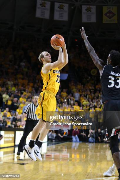 Wichita State Shockers guard Conner Frankamp is unable to hit the three over Cincinnati Bearcats center Nysier Brooks with 3 seconds left in an...