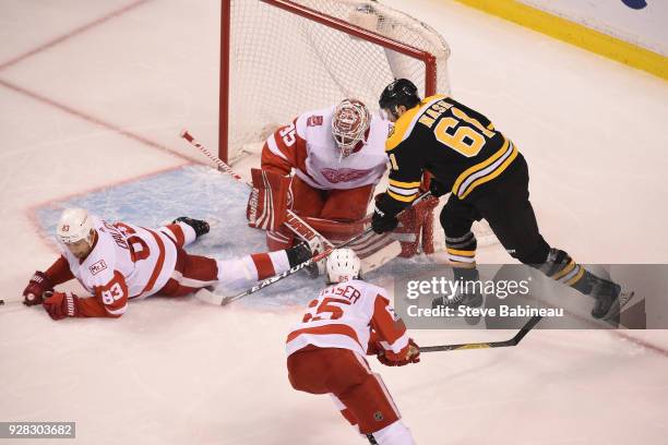 Rick Nash of the Boston Bruins against Trevor Daley, Jimmy Howard and Danny DeKeyser of the Detroit Red Wings at the TD Garden on March 6, 2018 in...