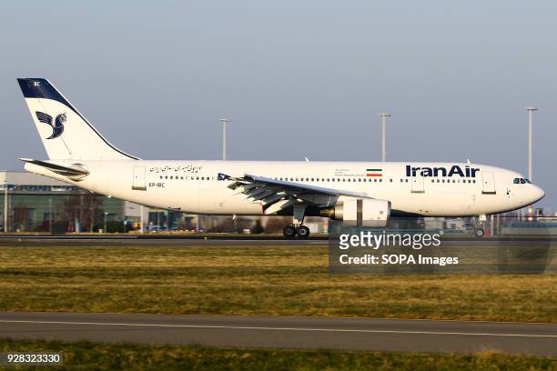 Iran Air Airbus A300 landing 36R on a nice morning.