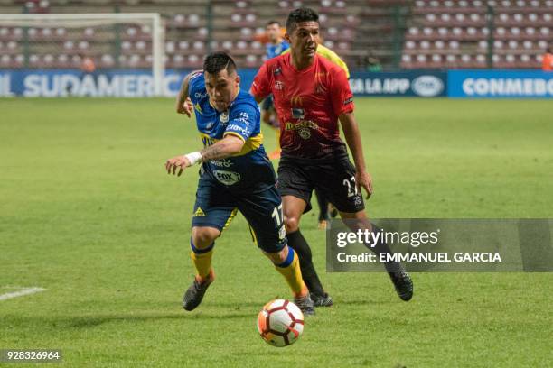 Kevin Mendel of Chile's Everton, vies for the ball with Jesus Arrieta of Venezuela's Caracas FC, during their Copa Sudamericana 2018 football match...