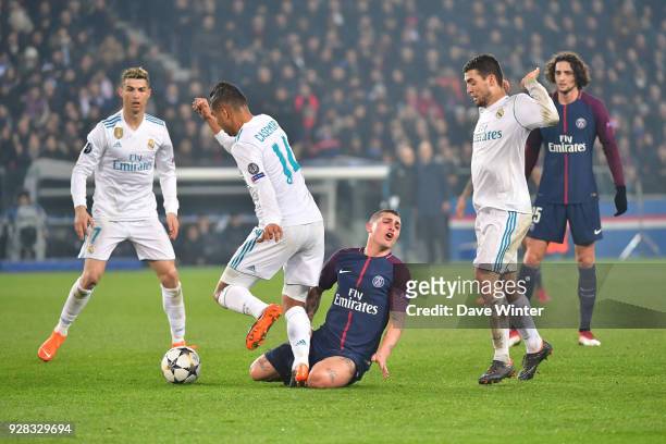 Marco Verratti of PSG seems to be fouled by Mateo Kovacic of Real Madrid and Casemiro of Real Madrid , but when he vehemently complains to the...