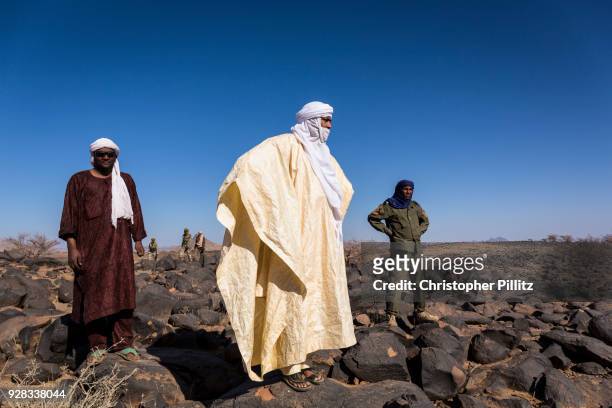 Rhissa Feltou, mayor of Agadez city together with his entourage and a Niger army unit survey the crash site of Mano Dayak, the legendary Tuareg...