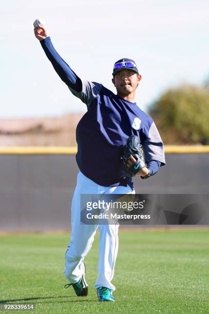 Hisashi Iwakuma of the Seattle Mariners in action during spring training on March 6, 2018 in Peoria, Arizona.