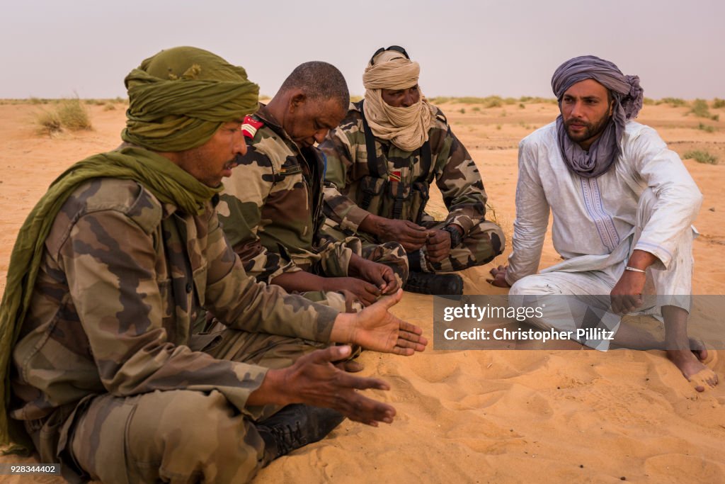 Mawli Dayak, son of Tuareg leader Mano Dayak in conversation with Niger army unit on patrol in Sahara desert