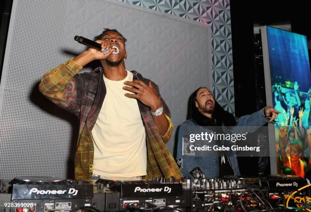 Steve Gears Rapper 400 Desiigner Rapper Stock Photos, High-Res Pictures, and Images ...