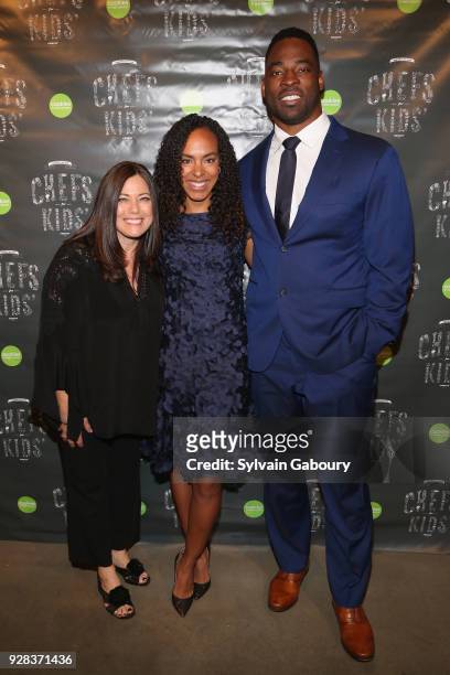 Gretchen Witt, Lauran Tuck and Justin Tuck attend Cookies for Kids' Cancer Fifth Annual Chefs Benefit at Metropolitan West on March 6, 2018 in New...