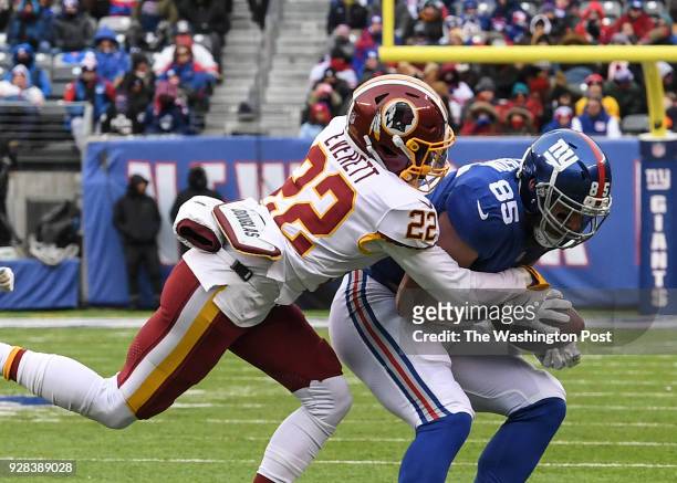 Washington Redskins strong safety Deshazor Everett stops New York Giants tight end Rhett Ellison short of a first down in the second quarter of the...