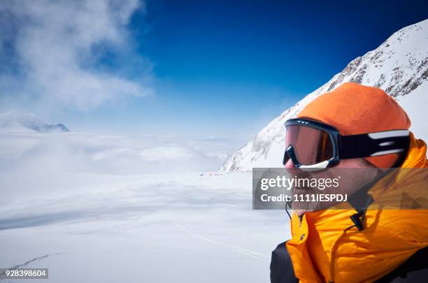 mountaineer looks in the distance at camp 03 on denali - 1111iespdj stock pictures, royalty-free photos & images