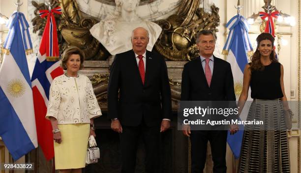 Queen Sonja of Norway, Harald V of Norway, President of Argentina Mauricio Macri and First Lady Juliana Awada pose for a picture at Casa Rosada...