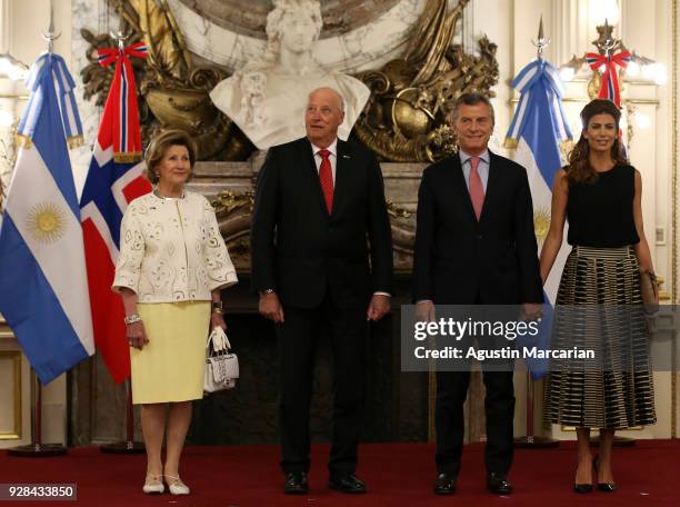 Queen Sonja of Norway, Harald V of Norway, President of Argentina Mauricio Macri and First Lady Juliana Awada pose for a picture at Casa Rosada...