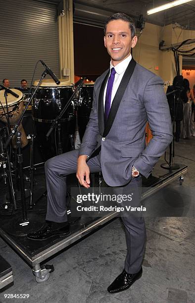 Personality Rodner Figueroa attends the 10th Annual Latin GRAMMY Awards held at the Mandalay Bay Events Center on November 5, 2009 in Las Vegas,...