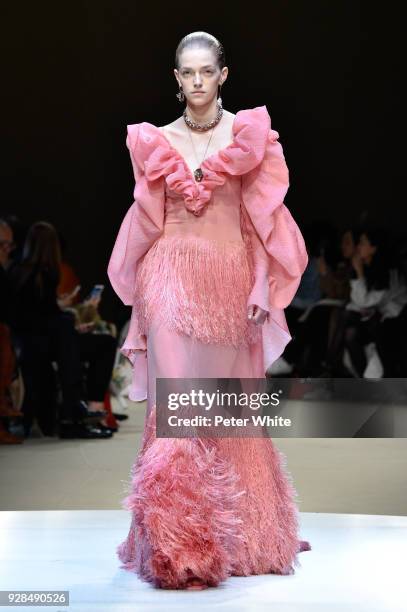 Eliza Kallmann walks the runway during the Alexander McQueen show as part of the Paris Fashion Week Womenswear Fall/Winter 2018/2019 on March 5, 2018...