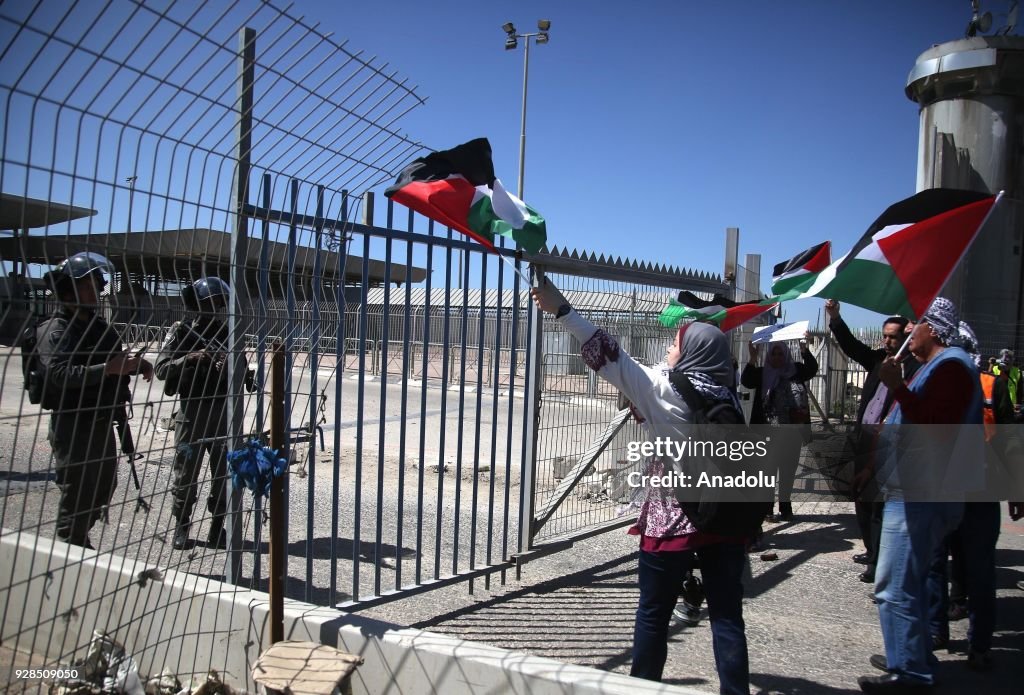 Israeli security forces intervene Palestinian women in Ramallah
