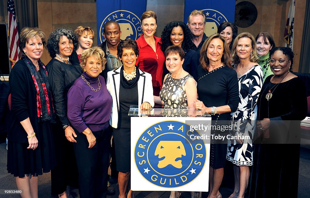 Screen Action Guild Screen Actors Guild members pose for a picture at the staged reading ...