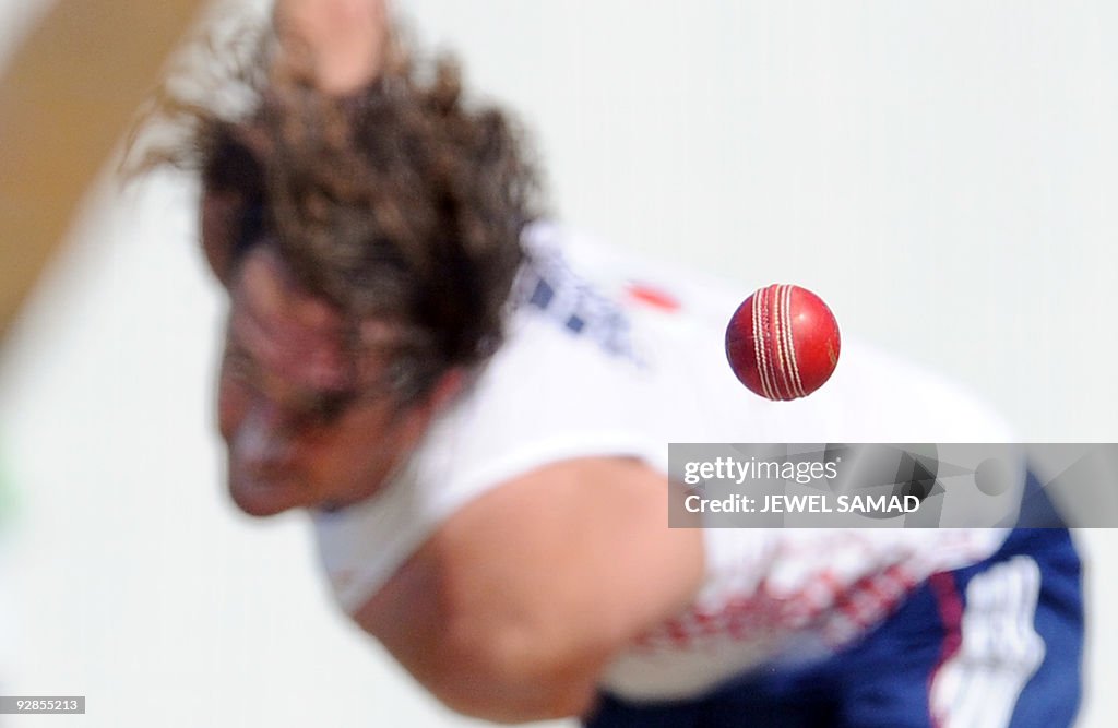 England's cricketer Ryan Sidebottom deli