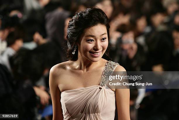 Actress Lee Young-Eun arrives at the 46th Daejong Film Awards at Olympic Hall on November 6, 2009 in Seoul, South Korea.