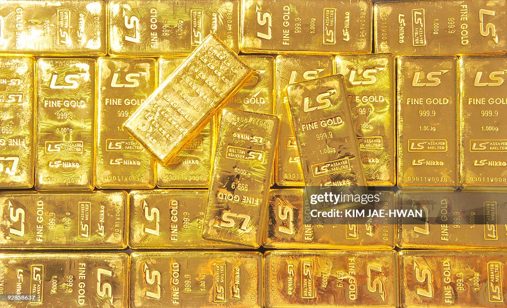 Pure 1,000-gram gold bars produced by So