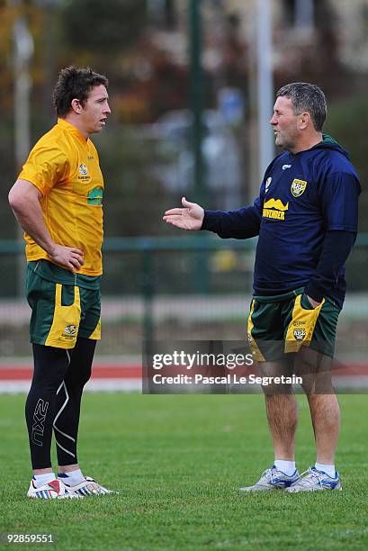 Kurt Gidley of the VB Kangaroos speaks with Royce Simmons who replaces coach Tim Sheens during a training session at Guy Moquet Stadium on November...