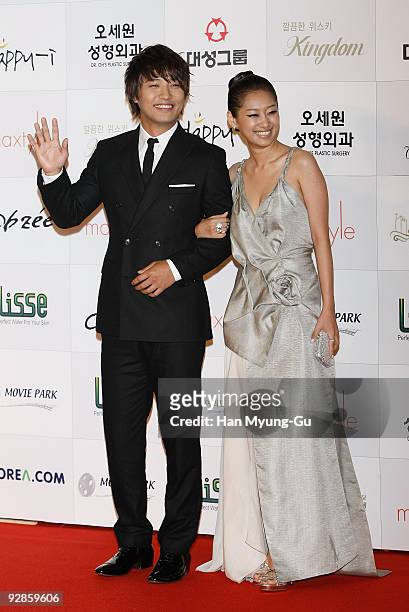 South Korean actors Jin Goo and Juni arrive at the 46th Daejong Film Awards at Olympic Hall on November 6, 2009 in Seoul, South Korea.