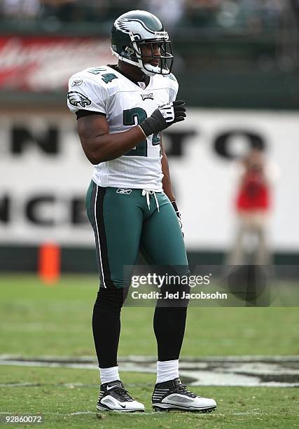 Sheldon Brown of the Philadelphia Eagles in action against the Oakland Raiders during an NFL game at the Oakland-Alameda County Coliseum on October...