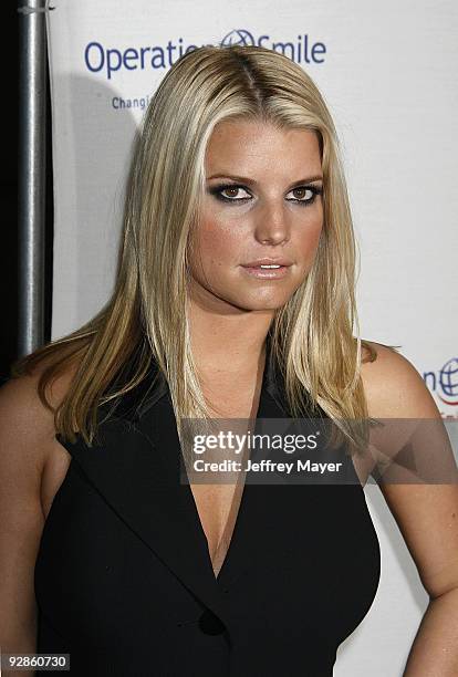 Singer Jessica Simpson arrives at Operation Smile's 8th Annual Smile Gala at The Beverly Hilton Hotel on October 2, 2009 in Beverly Hills, California.