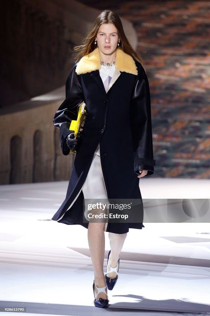 Louis Vuitton : Runway - Paris Fashion Week Womenswear Fall/Winter 2018/2019