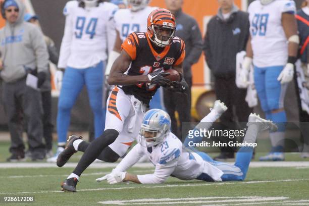Green of the Cincinnati Bengals runs the football upfield against Darius Slay of the Detroit Lions during their game at Paul Brown Stadium on...