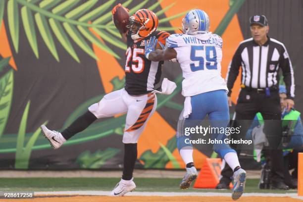 Giovani Bernard of the Cincinnati Bengals runs the football into the endzone against Tahir Whitehead of the Detroit Lions during their game at Paul...