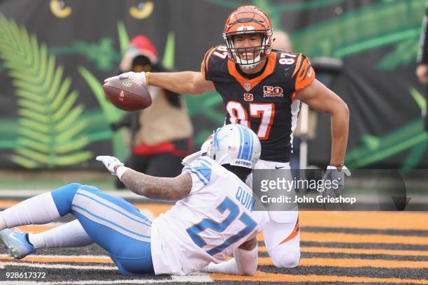 Uzomah of the Cincinnati Bengals celebrates a touchdown in front of Glover Quin of the Detroit Lions during their game at Paul Brown Stadium on...